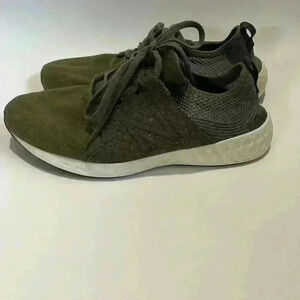 New Balance kids fresh foam Cruz v1 bungee running shoe  size 6.5 green